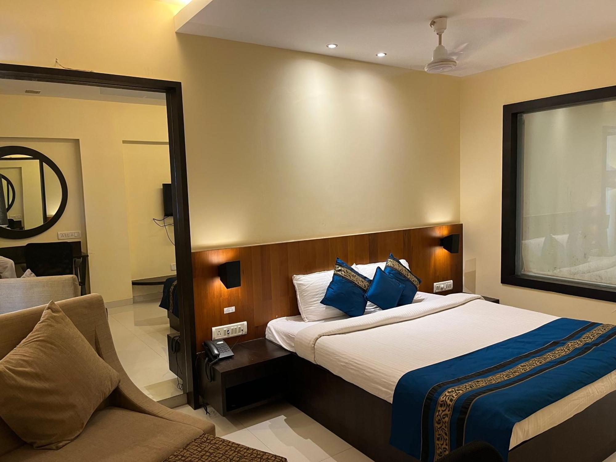 Hotel Landmark Ratnāgiri Eksteriør bilde